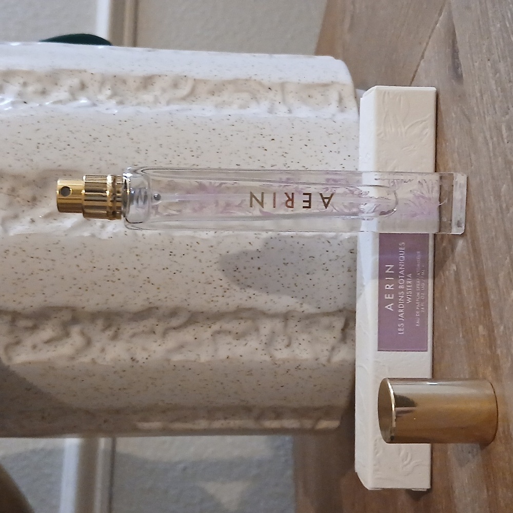 New AERIN Les Jardins Botaniques Wisperia Parfum Spray - Picture 16 of 17
